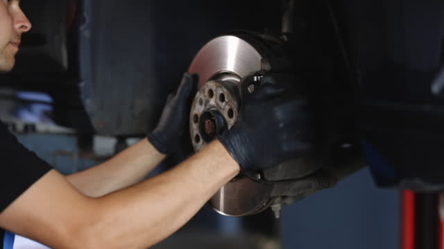 MÉCANICIEN ÉQUIPEMENT ROULANT